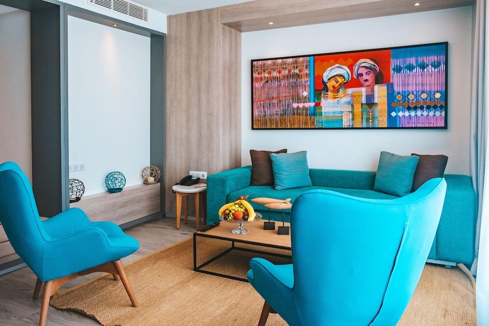 Sousse Pearl Marriott Resort & Spa エクステリア 写真 A living room with a painting