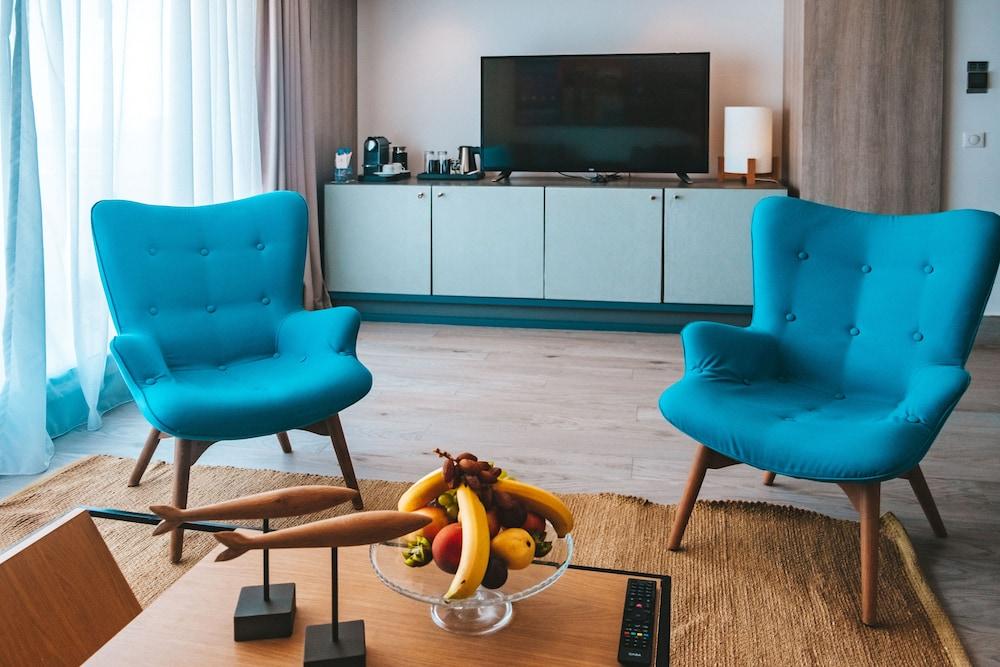 Sousse Pearl Marriott Resort & Spa エクステリア 写真 A living room with a television