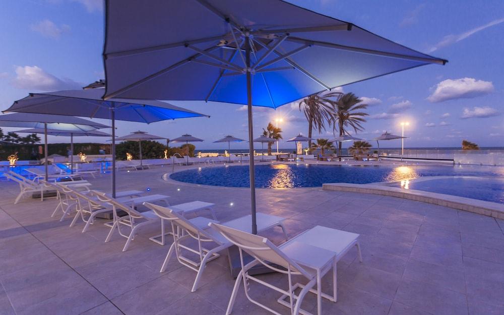 Sousse Pearl Marriott Resort & Spa エクステリア 写真 The pool at the hotel